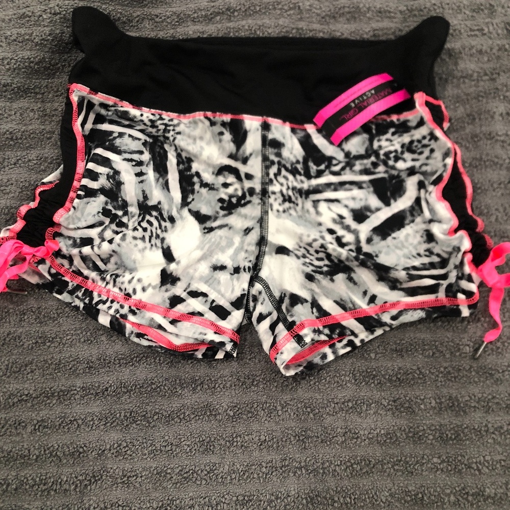 NWT Women’s Scrunch side gym shorts